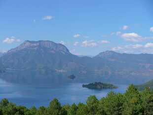 湖光山色美景