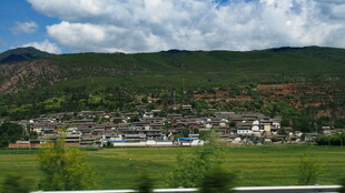 山间小镇风光