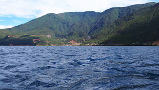 海上远眺青山美景