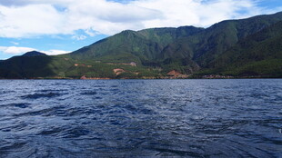 碧海青山间的壮阔海景