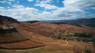 壮丽山峦风景图