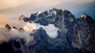 壮丽雪山美景