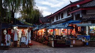 古街夜市 灯火阑珊的小店