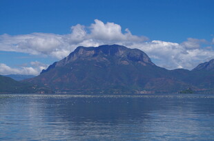 壮丽山水湖景风光图