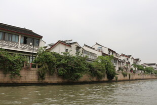 江南水乡沿河民居景观
