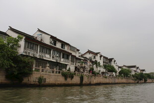 江南水乡沿河民居风景