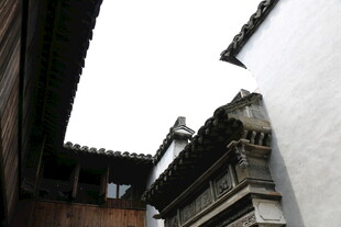 中式古建筑屋顶一角