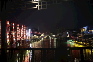 城市夜景河畔璀璨灯光秀