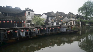 江南水乡古镇临河建筑