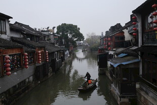 江南水乡小船悠悠景