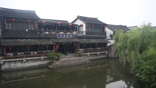 江南水乡古建筑临河景致