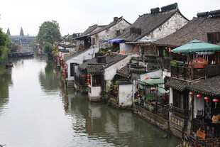 江南水乡古镇沿河景致