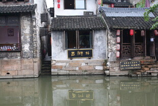 江南水乡古宅临水而立