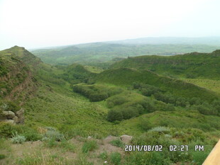翠绿山峦风景