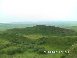 广袤绿野山丘景观