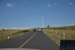 公路上行驶的车辆