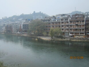 河畔古建风光