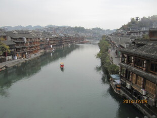 湘西古镇沿河风景如画