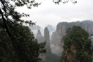 张家界奇峰云雾美景