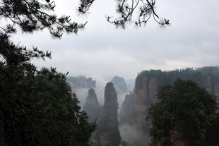 张家界奇峰云雾美景