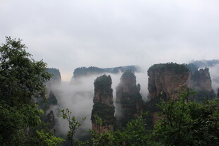 张家界奇峰云雾景观