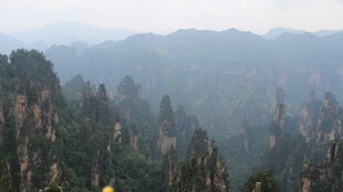 壮丽奇峰景观