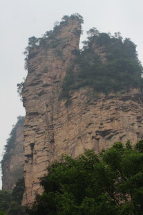 奇峰耸立的壮丽山景