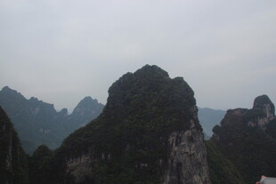 壮丽山峦景观