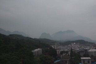 山间城镇远景