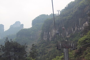 山间奇峰美景