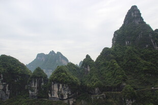 秀丽山峦 绿意盎然的景致