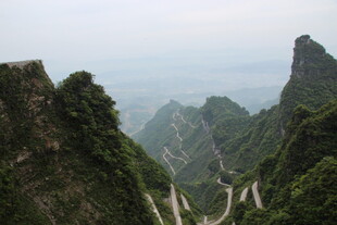 壮丽险峻的山间蜿蜒步道
