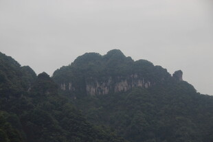 山峦叠翠的自然美景