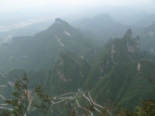 壮丽山峦景观