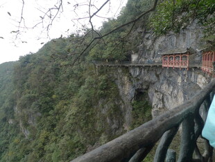 悬崖栈道 山间独特风景线