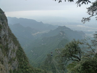 山间景致 远眺壮阔山峦