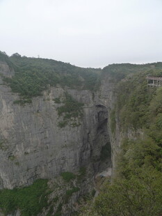 壮观悬崖山谷景色
