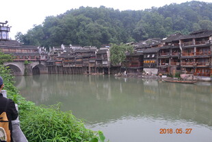 湘西凤凰古城河畔风景