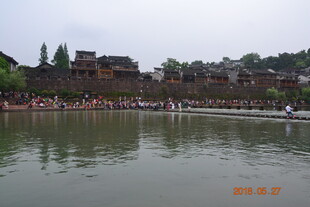 凤凰古城水边风景