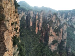 壮丽险峻的奇峰峡谷景观