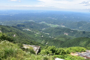 俯瞰连绵青山美景