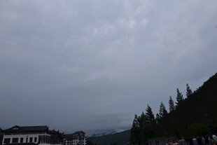 阴天乡村景色