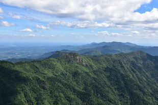 青山云海壮丽自然景观