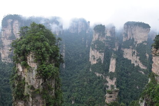 张家界奇峰云雾景观