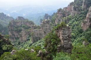 壮丽山峦景观