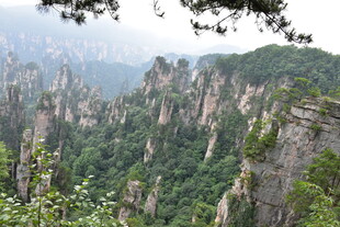 壮丽奇峰景观