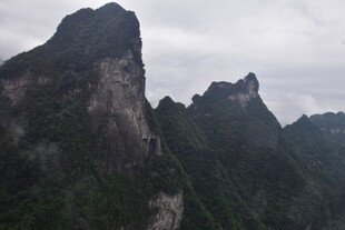 巍峨壮丽的连绵山峰