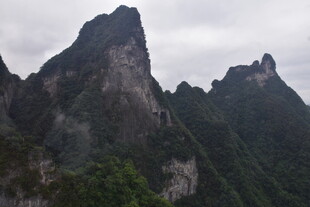 巍峨壮丽的高山景观