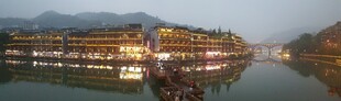 江边夜景灯火璀璨