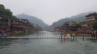 湘西凤凰古城河畔风景